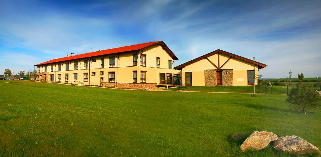 Wellness Hotel Happy Star Hnanice  Exterior photo