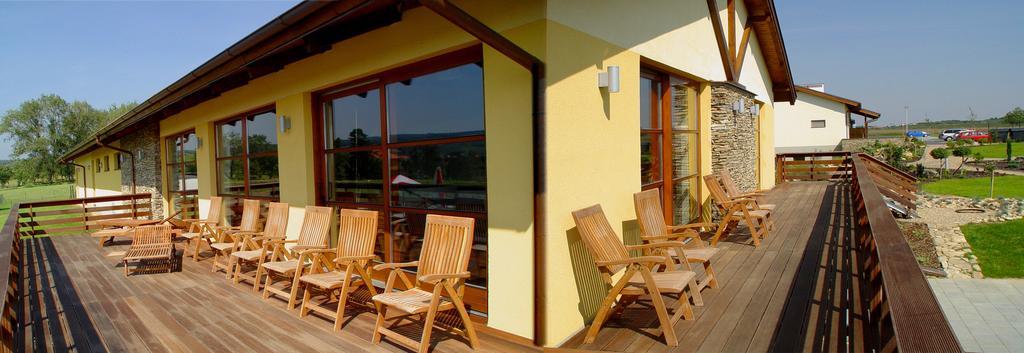 Wellness Hotel Happy Star Hnanice  Exterior photo