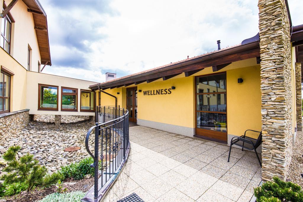 Wellness Hotel Happy Star Hnanice  Exterior photo
