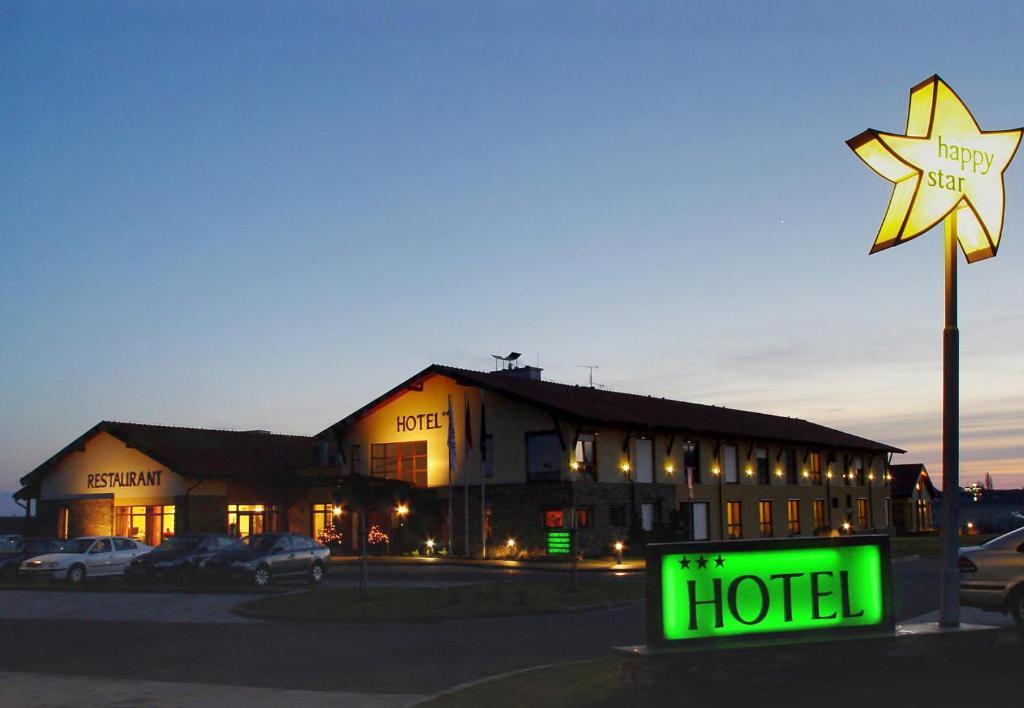 Wellness Hotel Happy Star Hnanice  Exterior photo