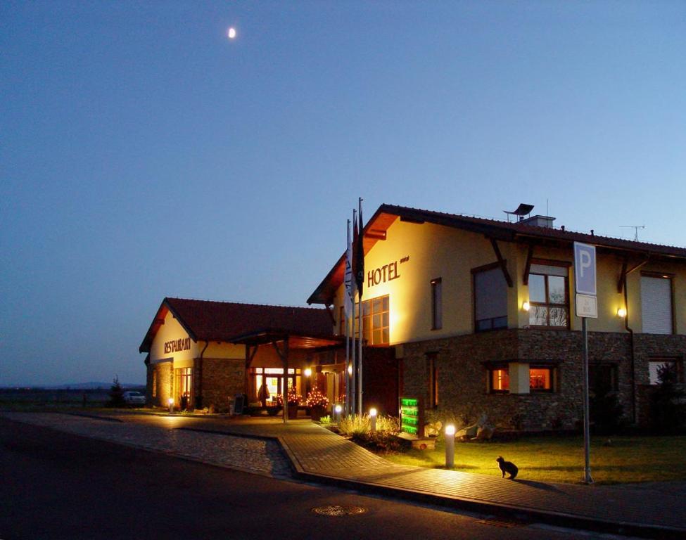 Wellness Hotel Happy Star Hnanice  Exterior photo